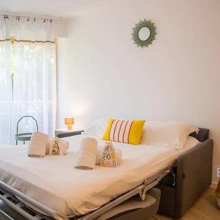 With Swimming Pool In Juan Les Pins Apartman *