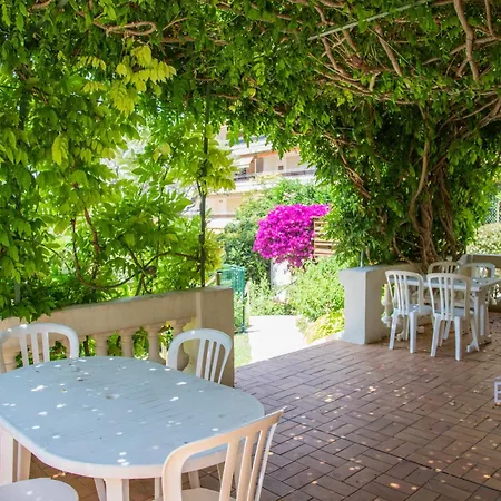 With Swimming Pool In Juan Les Pins Apartman *